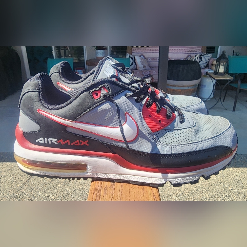 Nike Air Max Men's Shoes - Gray and Red